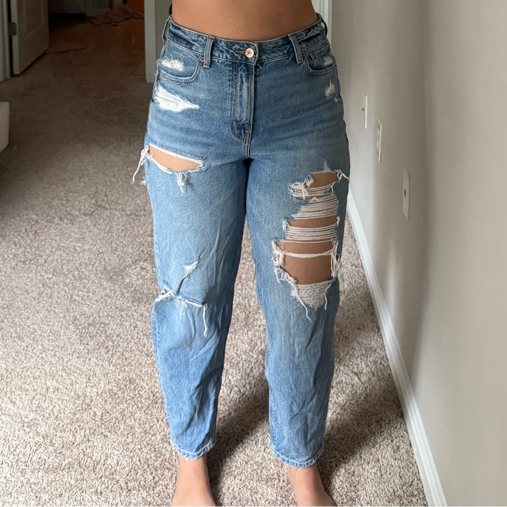 American Eagle Outfitters Light Blue Distressed Jeans